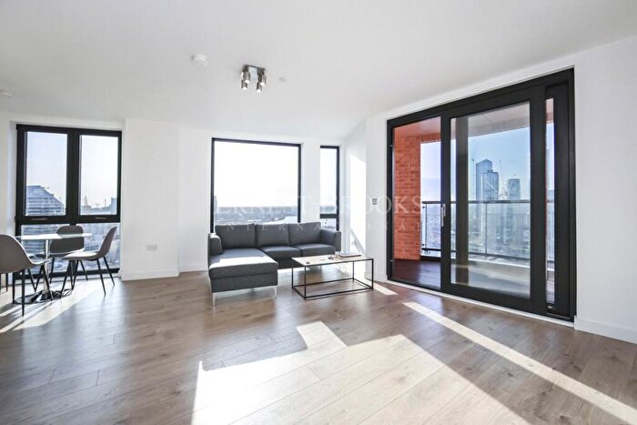 1 Bedroom Apartment To Rent In Roosevelt Tower, Williamsburg Plaza, Poplar, E14