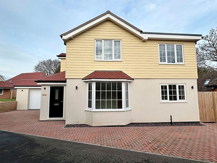 4 Bedroom Detached House For Sale In Sandhurst Lane, Bexhill-On-Sea, TN39
