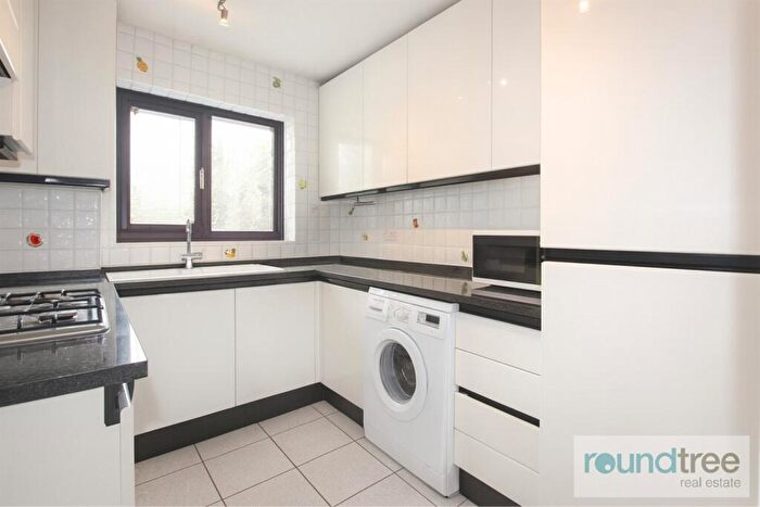 2 Bedroom Flat For Sale In The Brookdales, Bridge Lane, NW11