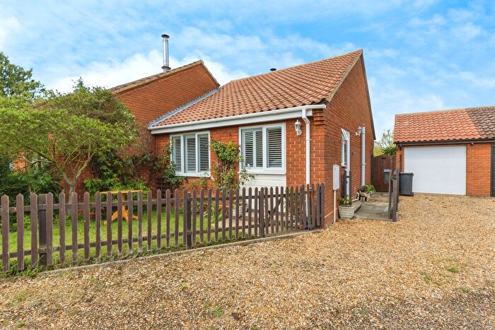 2 Bedroom Semi-Detached Bungalow For Sale In Wood Close, Kenninghall, Norwich, NR16