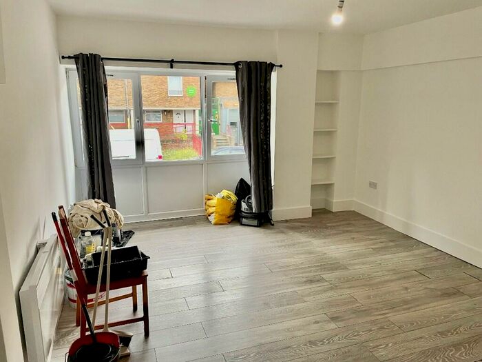 1 Bedroom Flat To Rent In Rollins Street, London, SE15