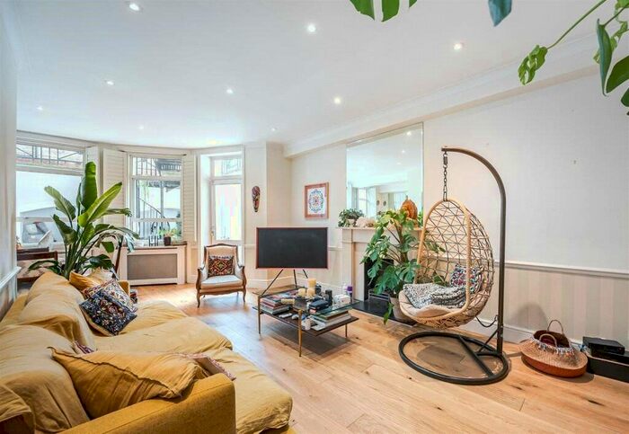 2 Bedroom Flat To Rent In Old Brompton Road, London, SW5