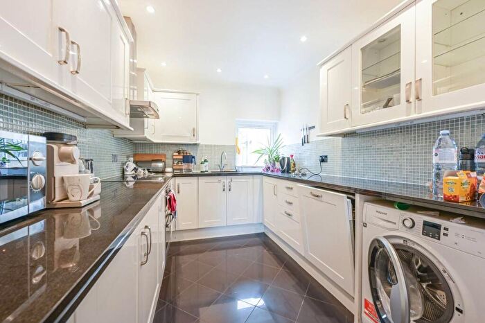 2 Bedroom Mews To Rent In Hooper Street, Aldgate, London, E1