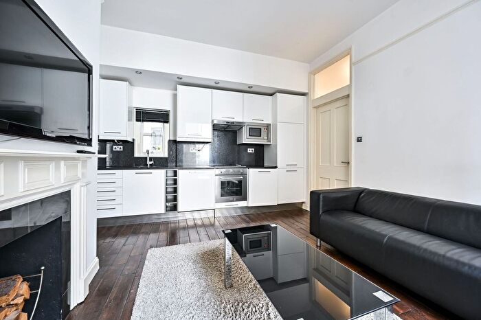 2 Bedroom Flat To Rent In Old Brompton Road, Earls Court, London, SW5
