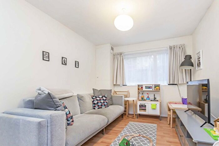 2 Bedroom Flat To Rent In Albert Drive, Southfields, SW19