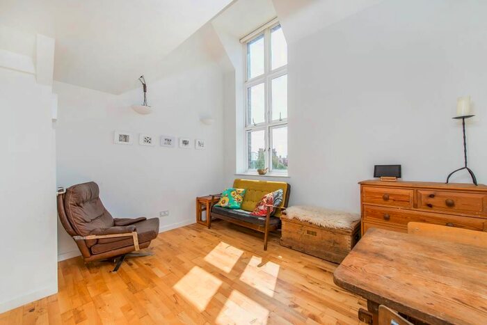 1 Bedroom Flat To Rent In Conrad House, Clifton Grove, Dalston, E8