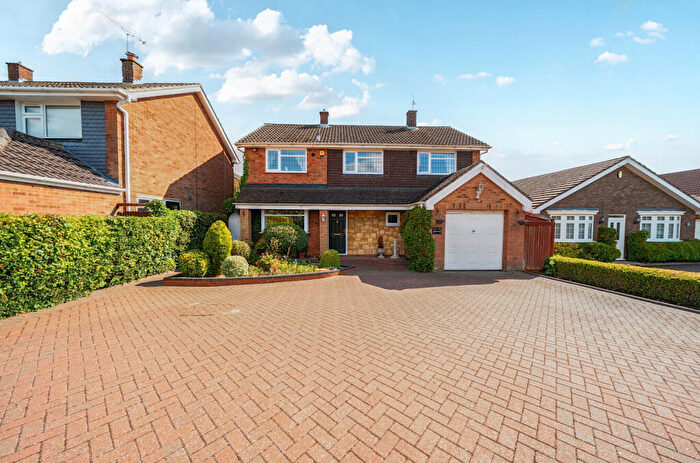 4 Bedroom Detached House For Sale In Totternhoe Road, Dunstable, Bedfordshire, LU6