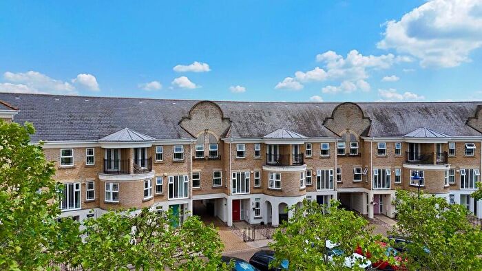 5 Bedroom Town House For Sale In Dettingen Crescent, Deepcut, GU16