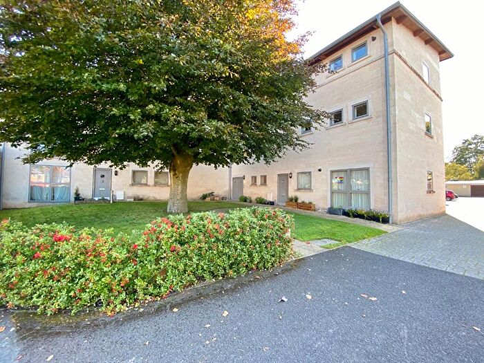 4 Bedroom Flat To Rent In St Martins Court, Midford Road, Bath, Somerset, BA2