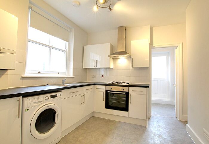 1 Bedroom Flat To Rent In Curwen Road (), Shepherds Bush, W12