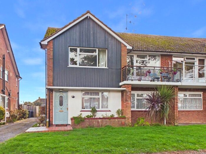 2 Bedroom Flat For Sale In Goring Road, Goring-by-sea, Worthing, BN12