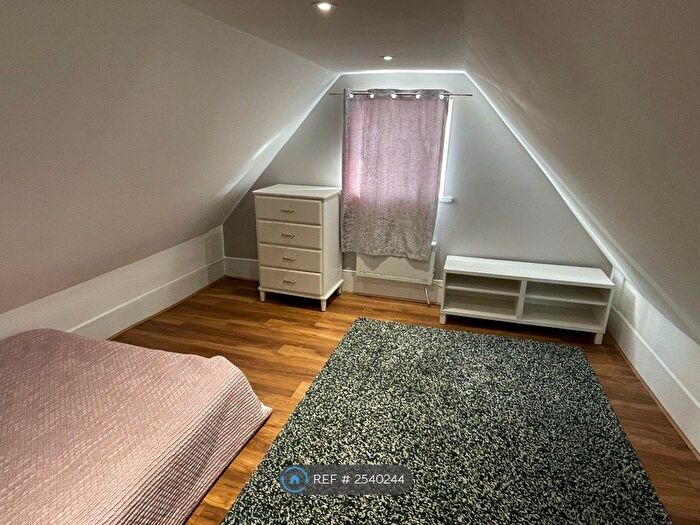 Studio To Rent In Crayford, London, DA1