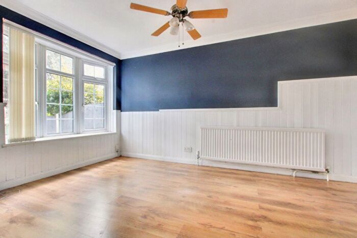 3 Bedroom Terraced House For Sale In Dengayne, Basildon, SS14