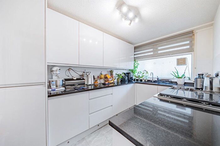 1 Bedroom Flat For Sale In Paulet Road, London, SE5
