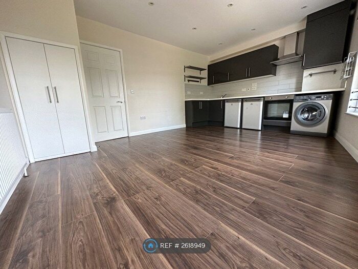 2 Bedroom Flat To Rent In High Street, London, N8