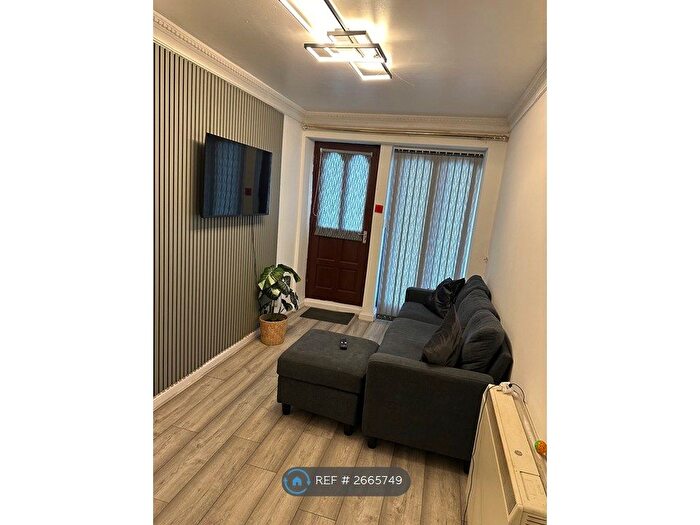 1 Bedroom Flat To Rent In Leen Court, Nottingham, NG7