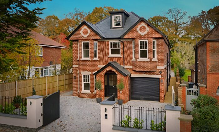 5 Bedroom Detached House For Sale In New Park Road, Cranleigh, GU6