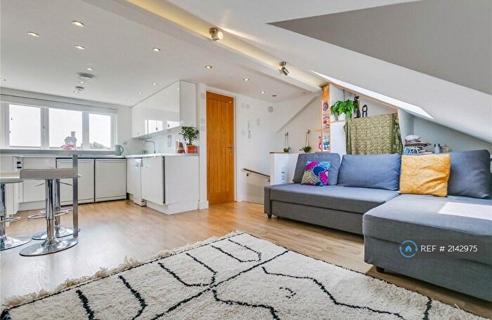 3 Bedroom Maisonette To Rent In Bruce Road, Mitcham, CR4