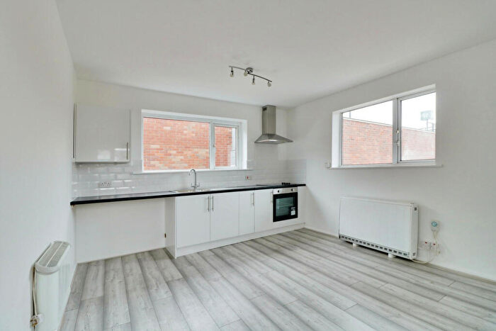 1 Bedroom Flat To Rent In Elmsleigh Drive, Leigh-on-sea, SS9