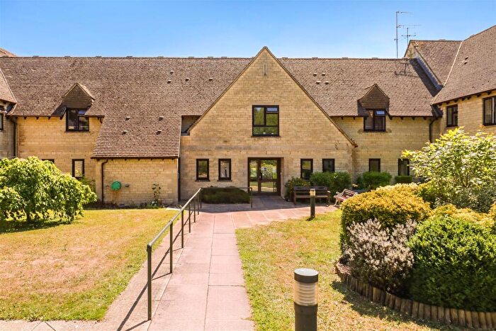 2 Bedroom Retirement Property For Sale In Cambridge Way, Minchinhampton, Stroud, GL6