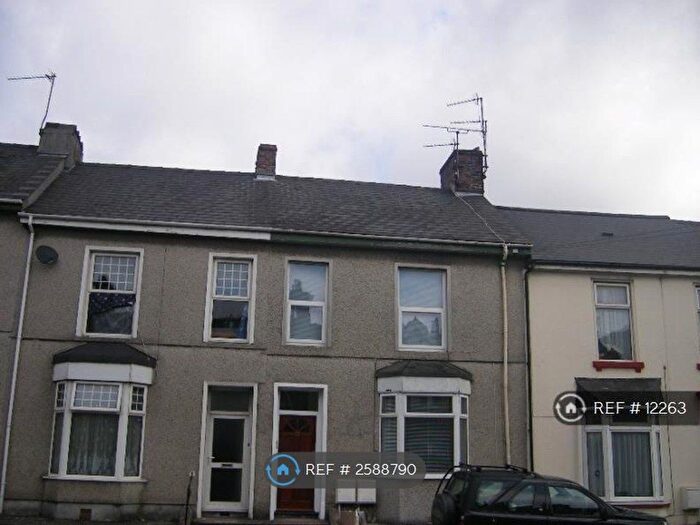 2 Bedroom Flat To Rent In Laira Bridge Road, Plymouth, PL4