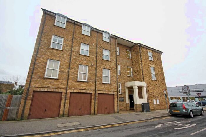 2 Bedroom Flat To Rent In Montague Road, London SW19