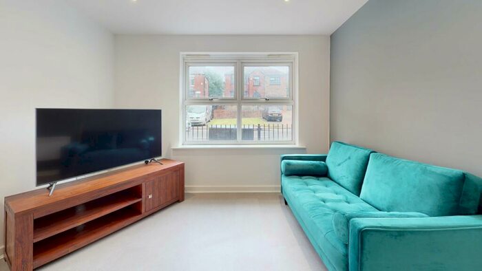 2 Bedroom Flat To Rent In St Anns Court, Kirkstall Lane, LS5