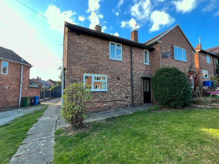 2 Bedroom Semi-Detached House To Rent In Rose Wood Close, Chesterfield, S41