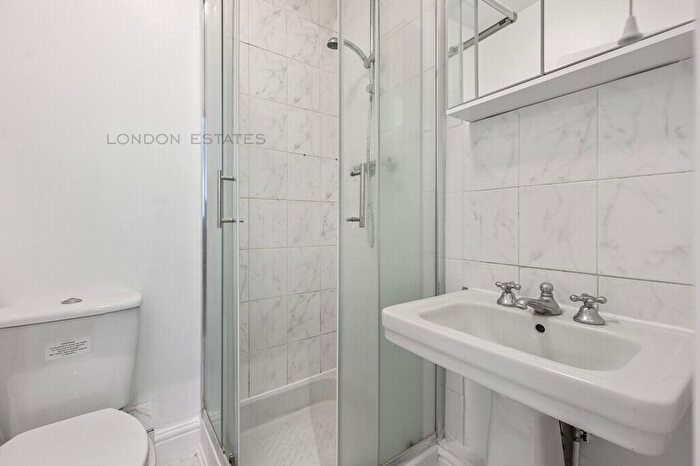 2 Bedroom Flat To Rent In Blythe Road, West Kensington, W14