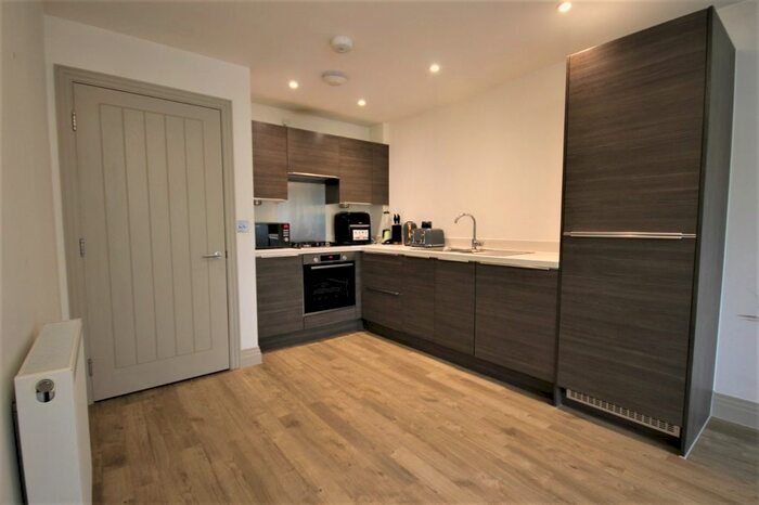 1 Bedroom Flat To Rent In Katherine Court, - Park Road, Feltham, TW13