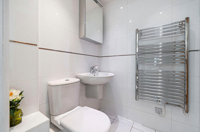 2 Bedroom Apartment For Sale In The Esplanade, Bognor Regis, West Sussex, PO21