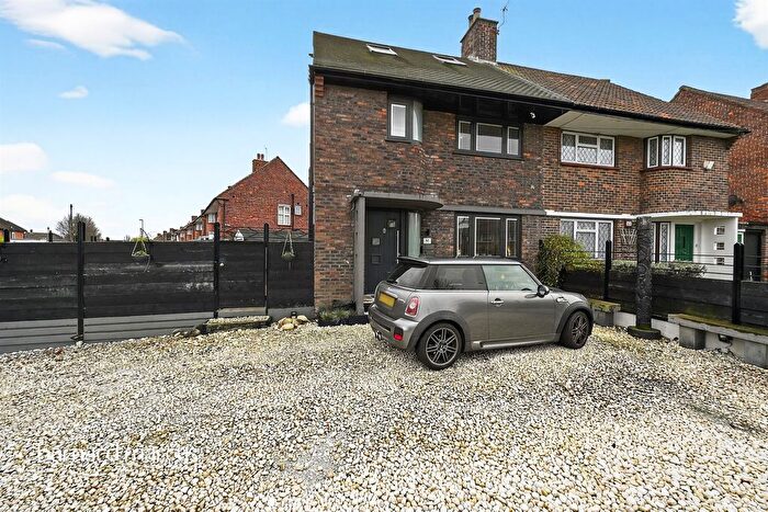 3 Bedroom Semi Detached House For Sale In Stroud Green Way, Croydon, CR0