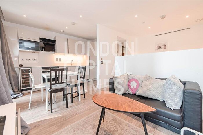 Apartment To Rent In Wiverton Tower, New Drum Street, London, E1