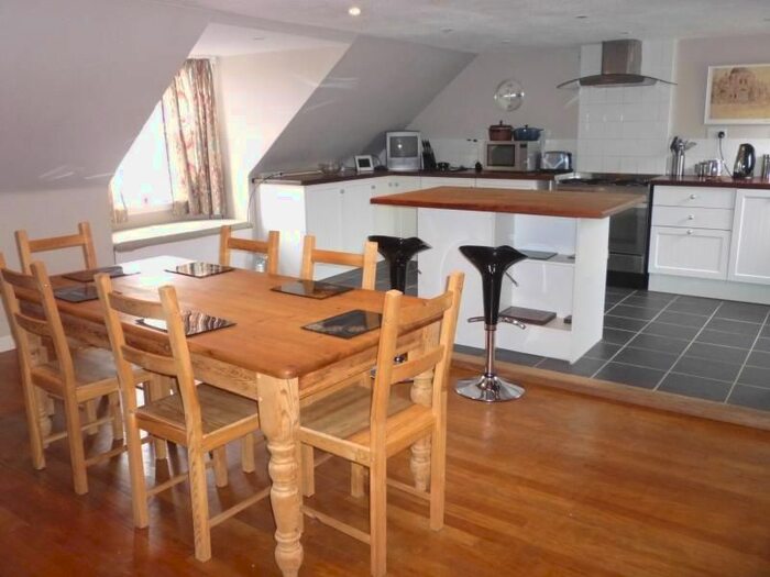 2 Bedroom Flat To Rent In High Street, Linlithgow EH49