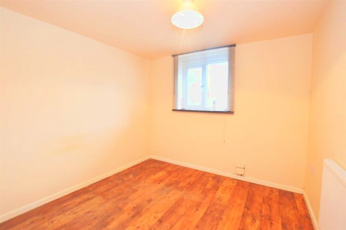 3 Bedroom Flat To Rent In London Road, Horndean, PO8