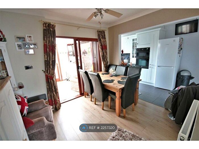 3 Bedroom Terraced House To Rent In Common Road, Slough, SL3
