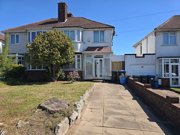 3 Bedroom Semi-Detached House For Sale In Birmingham Road, Birmingham, B43