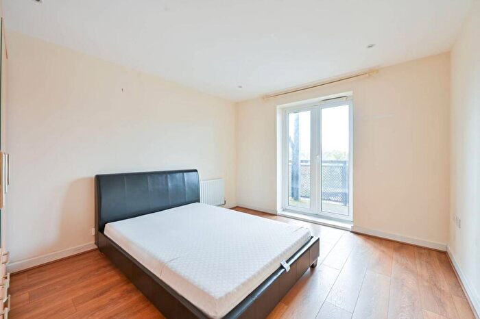 1 Bedroom Flat To Rent In Old Kent Road, Peckham, London, SE15