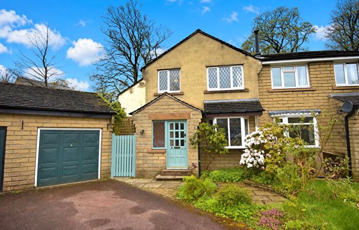 4 Bedroom Semi Detached House For Sale In Wood Gardens, Hayfield, SK22