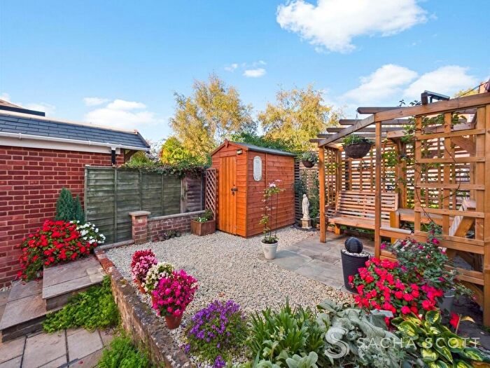 1 Bedroom Flat For Sale In Falkland Road, Dorking, RH4