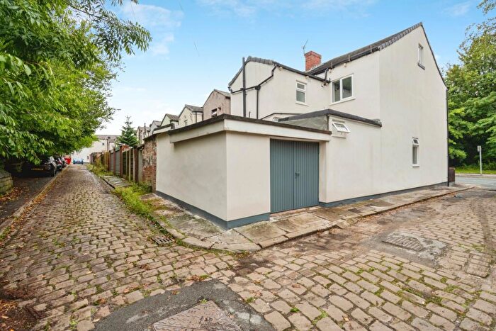 4 Bedroom End Of Terrace House For Sale In Bury Road, Bolton, Greater Manchester, BL2