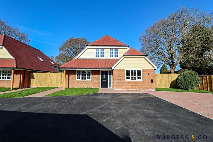 4 Bedroom Detached House For Sale In Sandhurst Lane, Bexhill-On-Sea, TN39