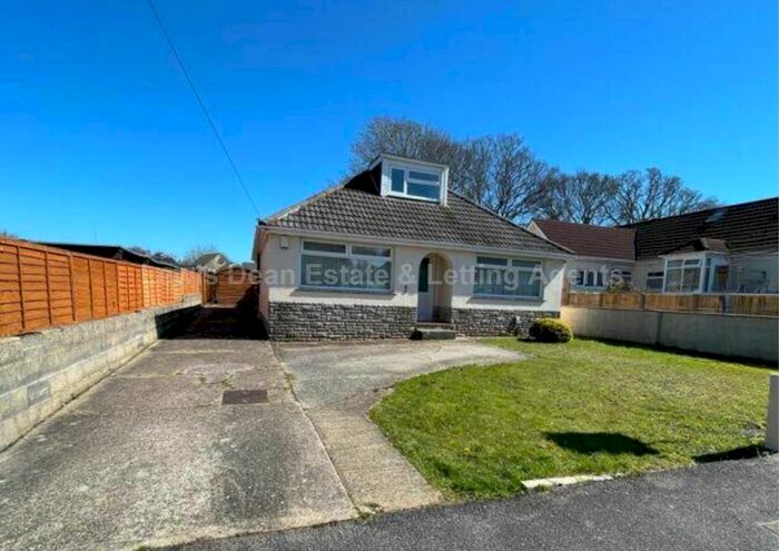4 Bedroom Bungalow To Rent In Almer Road, Poole, BH15
