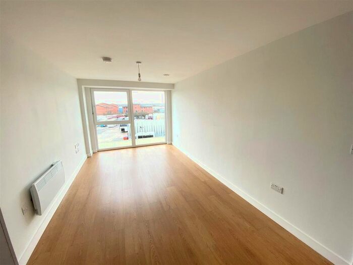 2 Bedroom Flat To Rent In Atkinson Street, Hunslet, Leeds, West Yorkshire, Uk, LS10