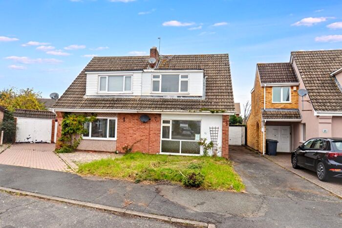 3 Bedroom Semi Detached House For Sale In Thames Close, Bulkington, Bedworth, CV12