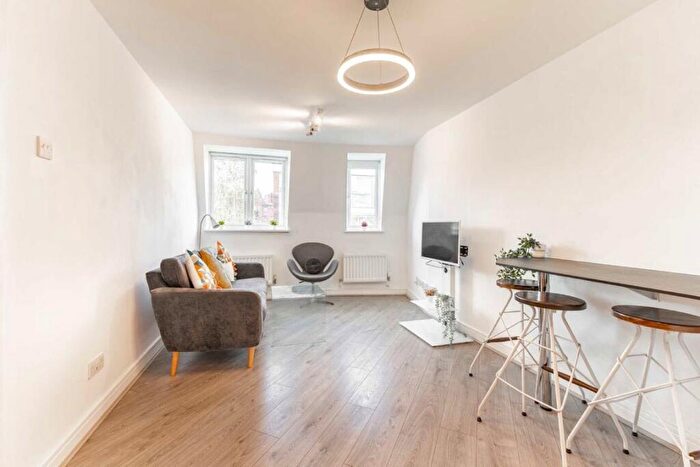 3 Bedroom Flat For Sale In Jamaica Street, Stepney Green, E1