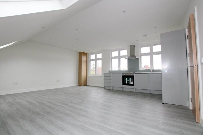 Flat To Rent In Park Avenue North, Willesden Green, NW10