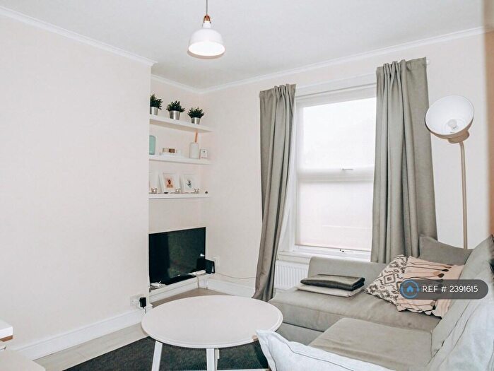 1 Bedroom Flat To Rent In North Grove, London, N15