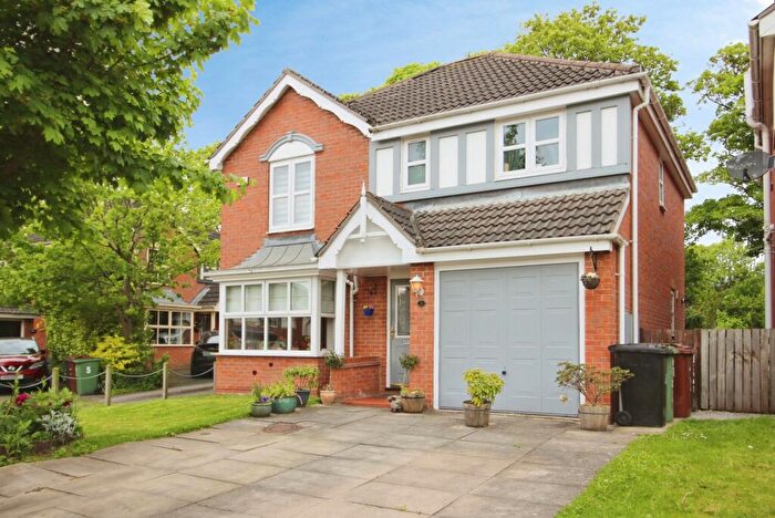 4 Bedroom Detached House For Sale In College View, Leeds, West Yorkshire, LS12