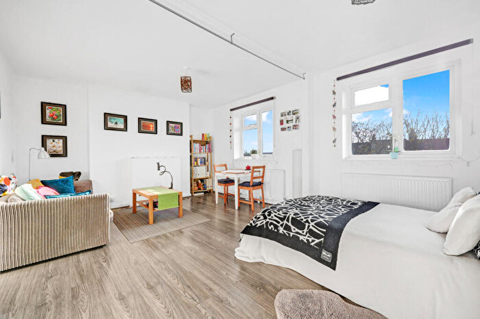 1 Bedroom Apartment To Rent In Glenarm Road, E5